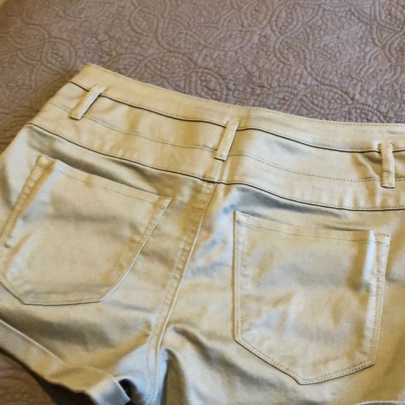 🔥SOLD🔥High Waisted Olive Green Shorts - Picture 4 of 5